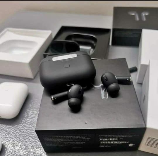 black-airpods-3-pallet-1.jpg Black AirPods 3 Pallet