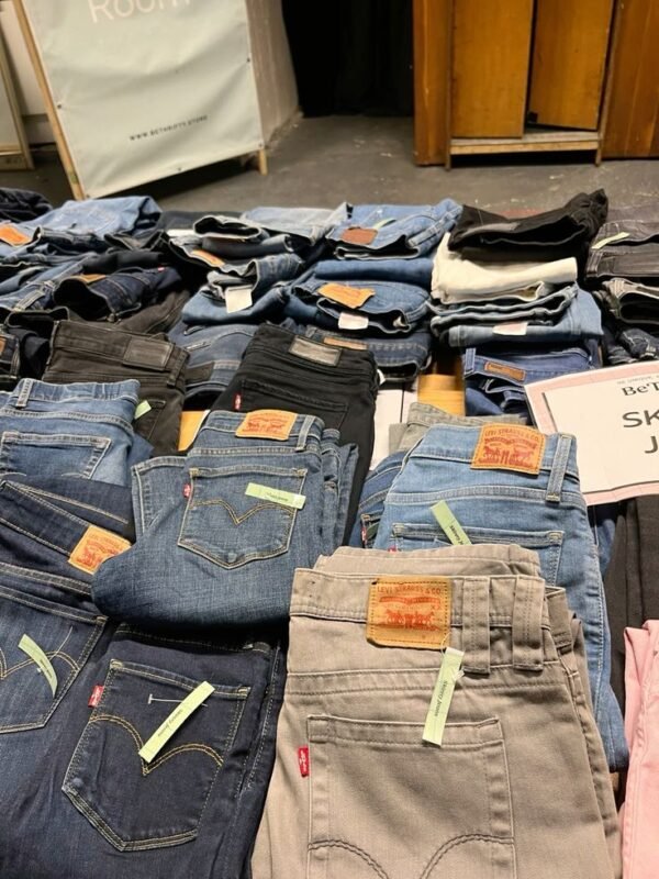 levis-wholesale-pallets-4.jpg Levi's Wholesale Pallets